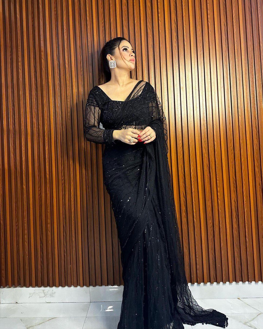 ✨ Radiant Glamour – Designer Ready-to-Wear Saree ✨