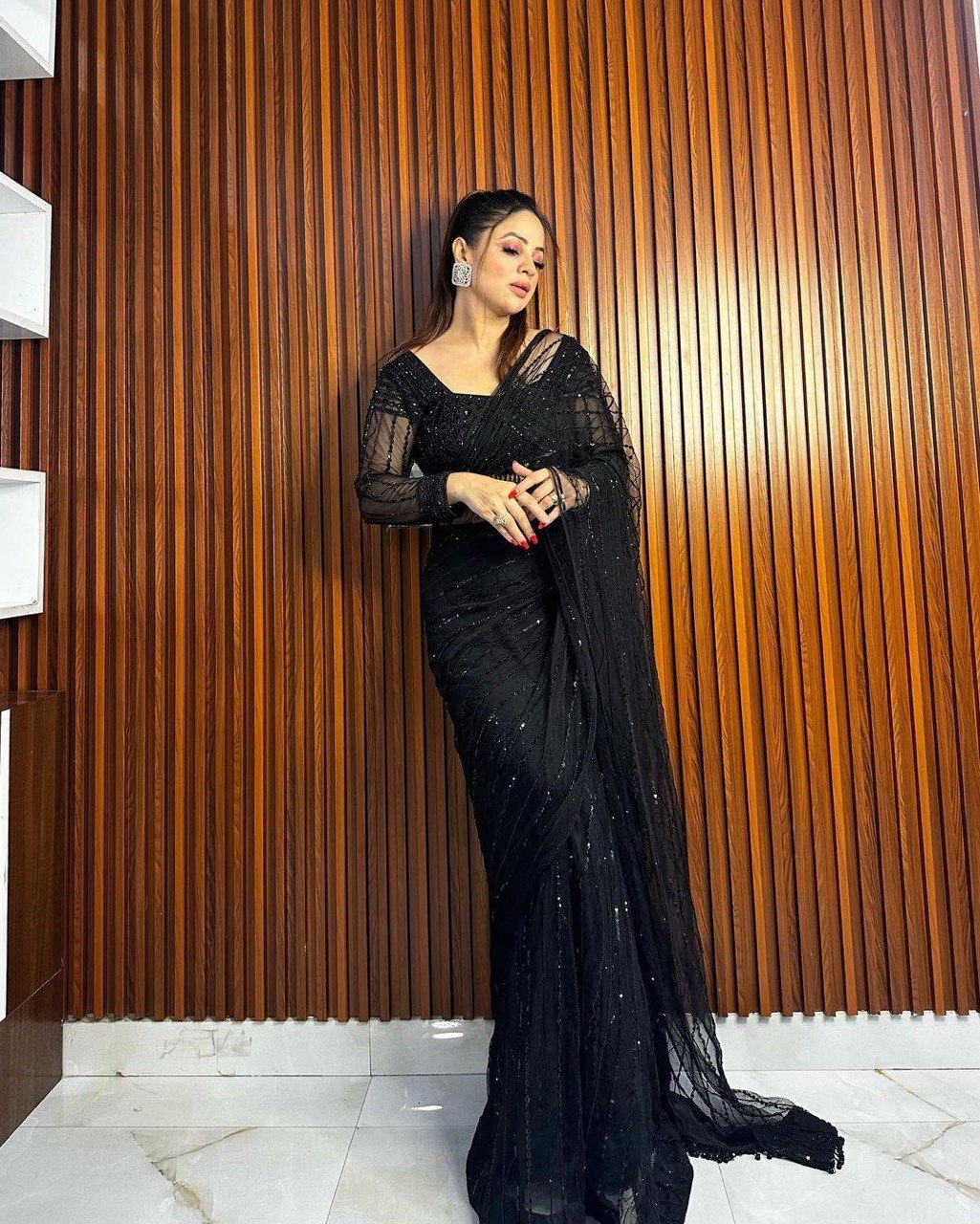 ✨ Radiant Glamour – Designer Ready-to-Wear Saree ✨
