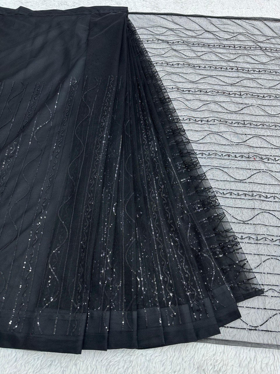 ✨ Radiant Glamour – Designer Ready-to-Wear Saree ✨