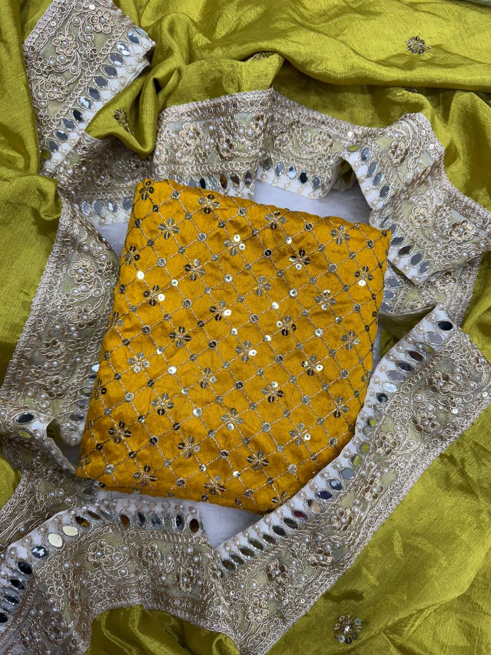 Starry Glam Saree Magic! 💫✨