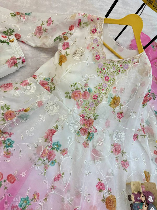 New Trending Anarkali Gown–Dupatta Set on Faux Georgette-ST-1126 💎🔥