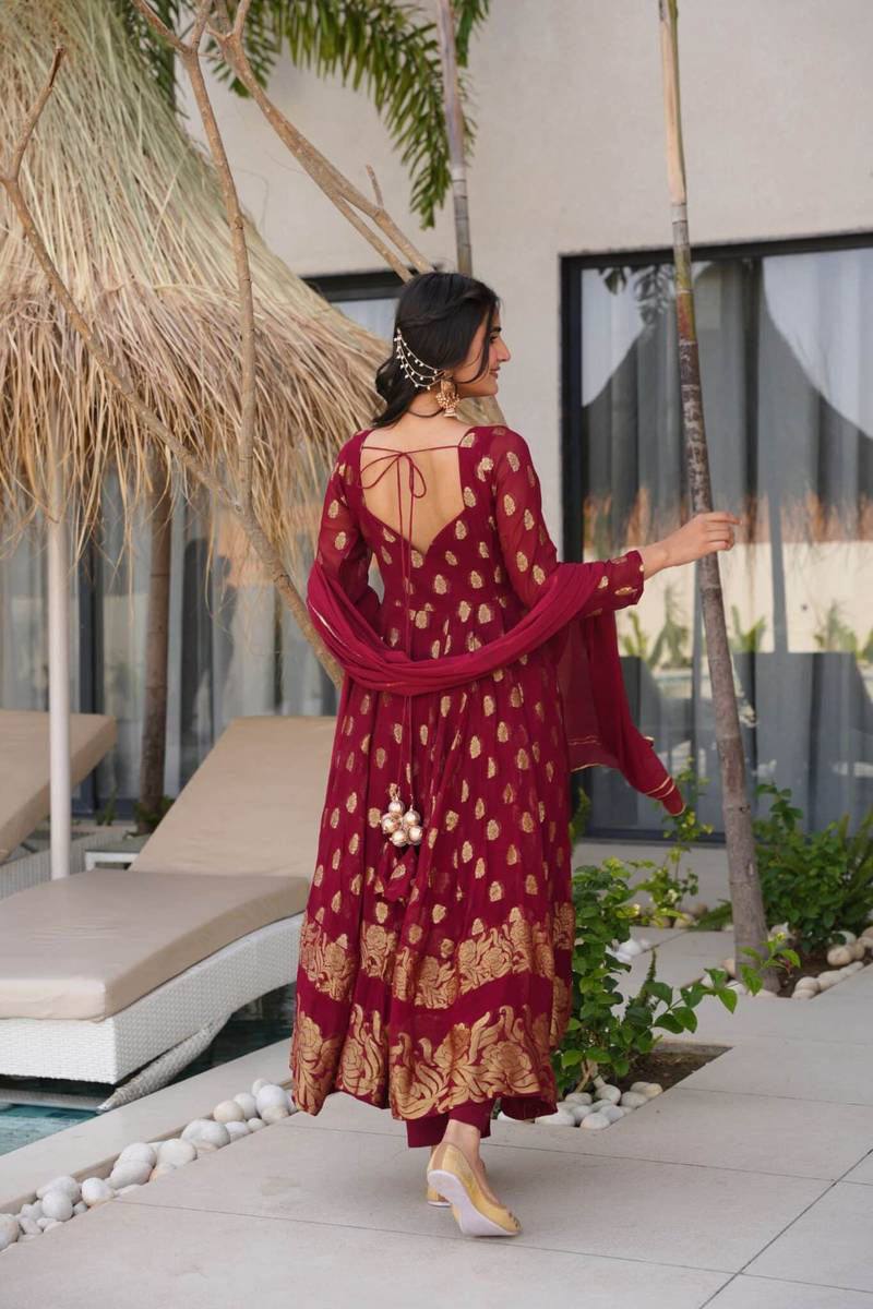 👑 Jacquard Weaving Anarkali Set – A Touch of Royal Elegance