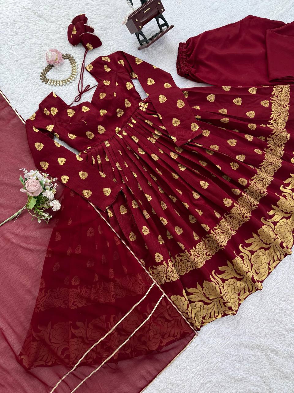 👑 Jacquard Weaving Anarkali Set – A Touch of Royal Elegance