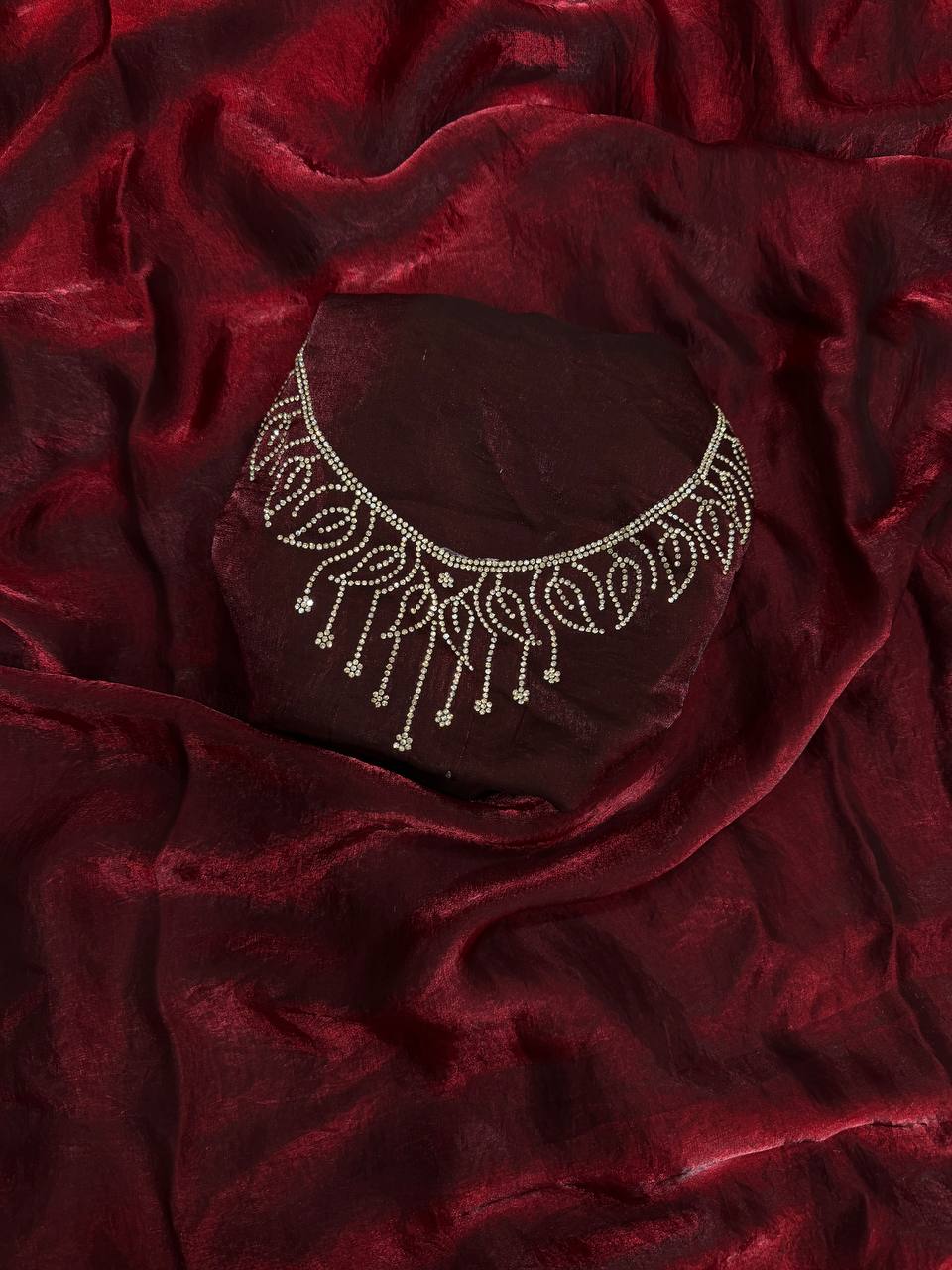 Sparkle in Maroon Elegance! 💖💖