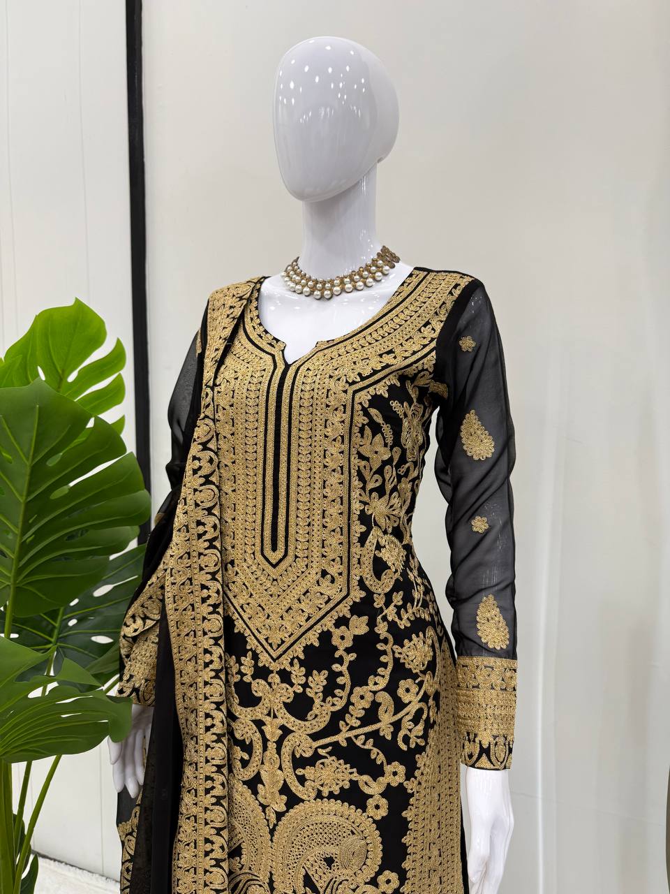 Elegant Foux Georgette Chinestitch Suit Set